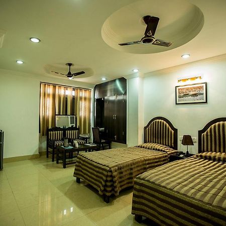 Deep Hotel Lucknow Eksteriør bilde