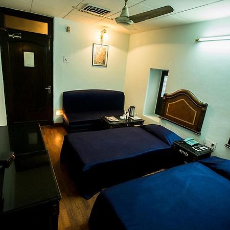 Deep Hotel Lucknow Eksteriør bilde
