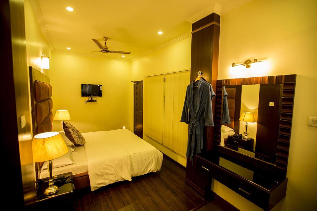Deep Hotel Lucknow Eksteriør bilde