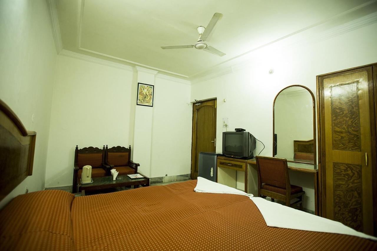 Deep Hotel Lucknow Eksteriør bilde