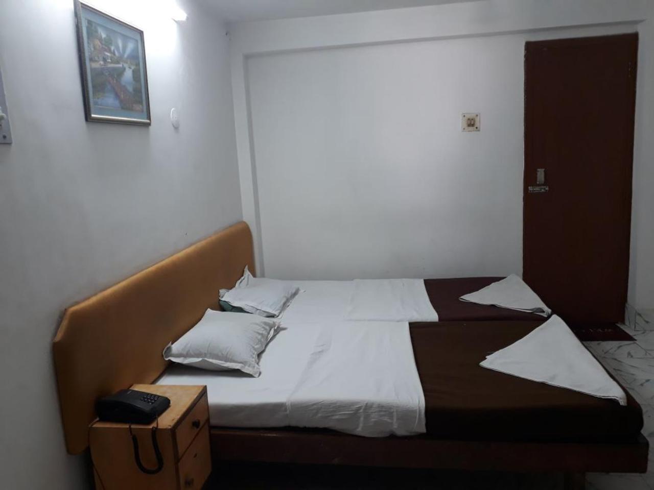 Deep Hotel Lucknow Eksteriør bilde