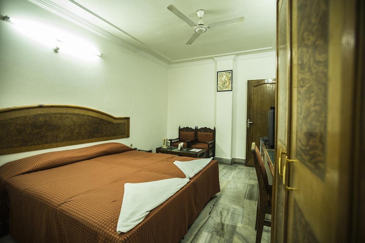 Deep Hotel Lucknow Eksteriør bilde