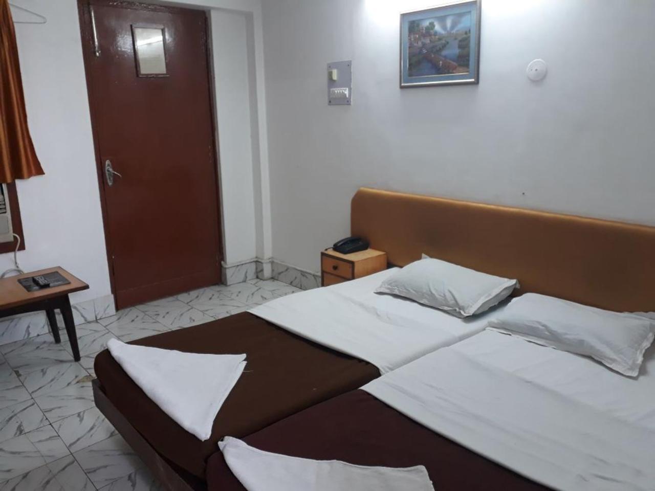 Deep Hotel Lucknow Eksteriør bilde
